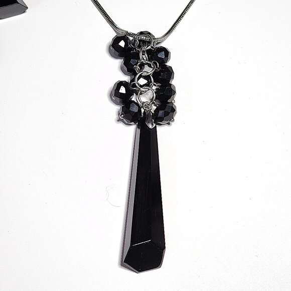 Black & silver geometric necklace & earrings set - Picture 2 of 7